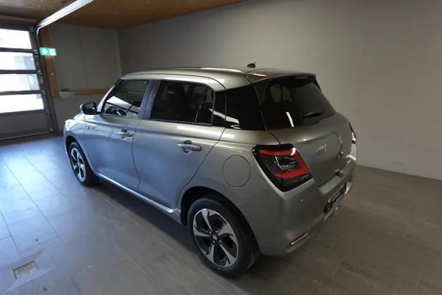 Suzuki Swift 1.2 Sakura Top Hybrid 4x4