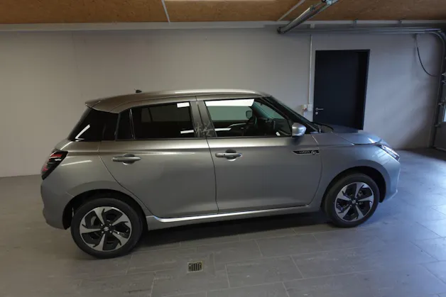 Suzuki Swift 1.2 Sakura Top Hybrid 4x4