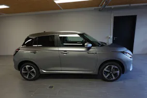 Suzuki Swift 1.2 Sakura Top Hybrid 4x4