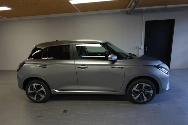 Suzuki Swift 1.2 Sakura Top Hybrid 4x4
