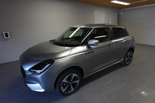 Suzuki Swift 1.2 Sakura Top Hybrid 4x4