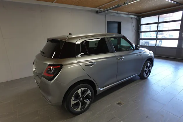 Suzuki Swift 1.2 Sakura Top Hybrid 4x4