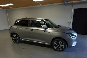 Suzuki Swift 1.2 Sakura Top Hybrid 4x4
