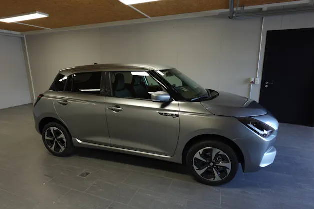 Suzuki Swift 1.2 Sakura Top Hybrid 4x4