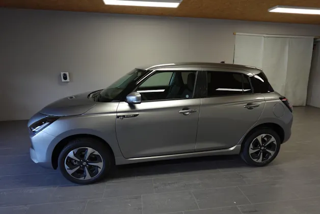 Suzuki Swift 1.2 Sakura Top Hybrid 4x4