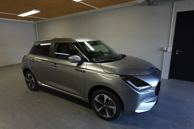 Suzuki Swift 1.2 Sakura Top Hybrid 4x4