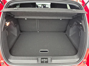 https://vehicle.imgix.net/4363627/3f4bb3c8-a569-446f-b76e-b05a56984bf3.jpg