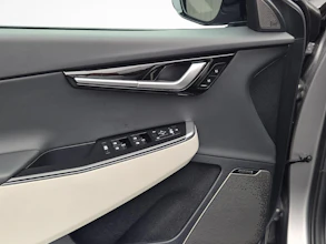 https://vehicle.imgix.net/4363668/31483361-1b79-4803-bf79-7085922344d2.jpg