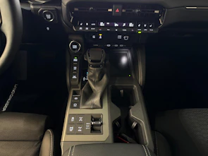 Fahrzeugbild TOYOTA Land Cruiser 2.8 D 48V Invincible AWD