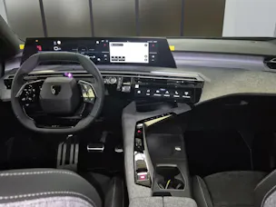 PEUGEOT 5008 1.2 Hybrid GT Exclusive