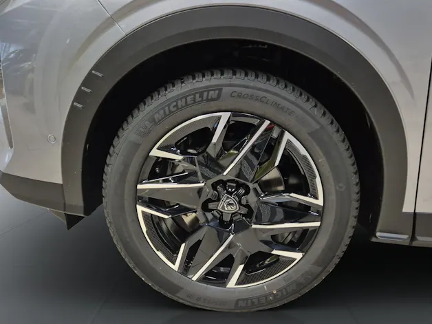 PEUGEOT 5008 1.2 Hybrid GT Exclusive