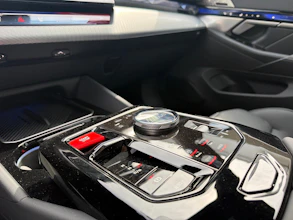 https://vehicle.imgix.net/4363748/b14c7f50-0379-4f40-9731-d36b08f1d810.jpg