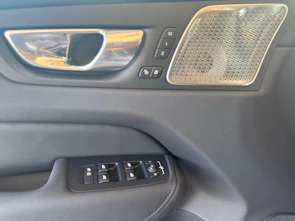 Fahrzeugbild VOLVO XC60 2.0 T8 TE Ultra Dark eAWD / ab 3,99% Leasing bei Abschluss einer Protect Autoversicherung