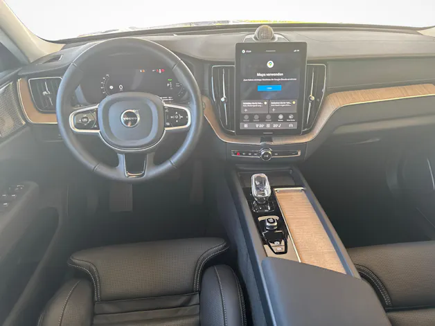 Volvo XC60 2.0 T8 TE Ultra Dark eAWD / ab 3,99% Leasing bei Abschluss einer Protect Autoversicherung