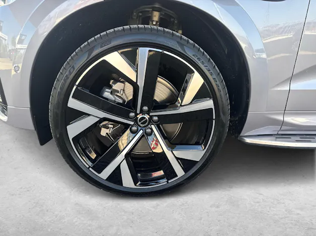 Volvo XC60 2.0 T8 TE Ultra Dark eAWD / ab 3,99% Leasing bei Abschluss einer Protect Autoversicherung