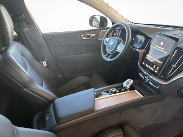 Volvo XC60 2.0 T8 TE Ultra Dark eAWD / ab 3,99% Leasing bei Abschluss einer Protect Autoversicherung