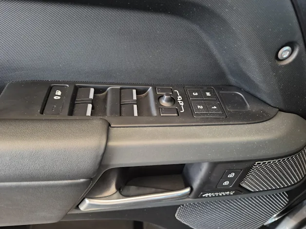 Land Rover Defender 110 2.0 P400e X