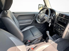 https://vehicle.imgix.net/4363828/c1a0e913-8d85-4c14-a767-ad43b69423ae.jpg