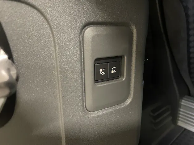 Land Rover Defender 90 3.0 D I6 250 SE