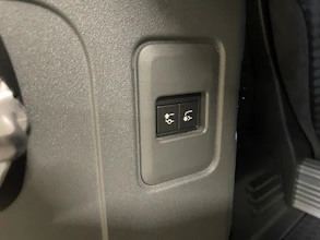 https://vehicle.imgix.net/4364109/e22335ed-214a-4482-a52a-c02388adc072.jpg