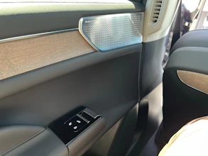 https://vehicle.imgix.net/4364119/42ba7521-fe79-4f44-8da7-a31f07e74220.jpg