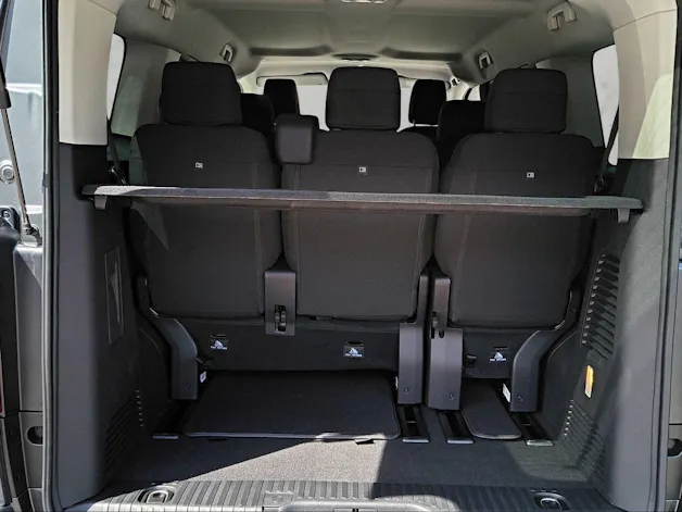 Peugeot Traveller Standard 2.2 BlueHDi 180 Family Edition S/S