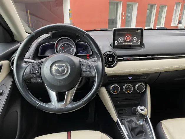 MAZDA 2 SD105 MT Revolution Leder Weiss Navi