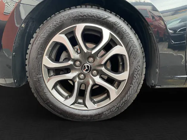 MAZDA 2 SD105 MT Revolution Leder Weiss Navi