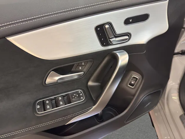 Mercedes-Benz CLA 220 4M - AMG / DISTRONIC / 360 Grad Kamera / Soundsystem