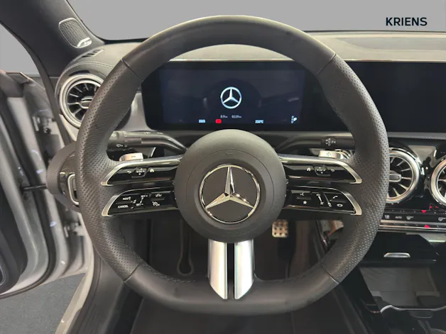 Mercedes-Benz CLA 220 4M - AMG / DISTRONIC / 360 Grad Kamera / Soundsystem