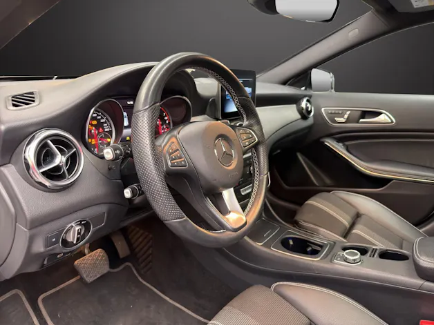 Mercedes-Benz GLA 200