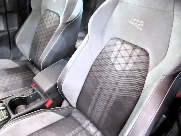 VW Golf 1.5 eTSI mHEV ACT R-Line DSG