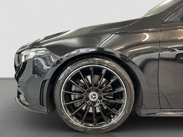 Mercedes-Benz A 220 AMG Line Limousine