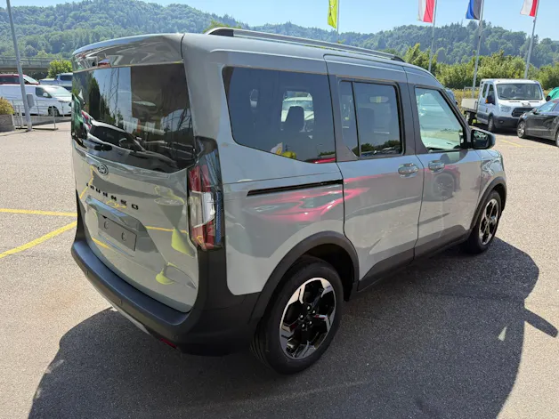 Ford Tourneo Courier 1.0 EcoBoost Active Automat