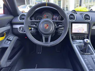 Porsche 718 Cayman GT4