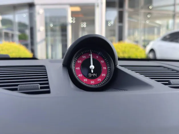 PORSCHE 911 Carrera 4 GTS