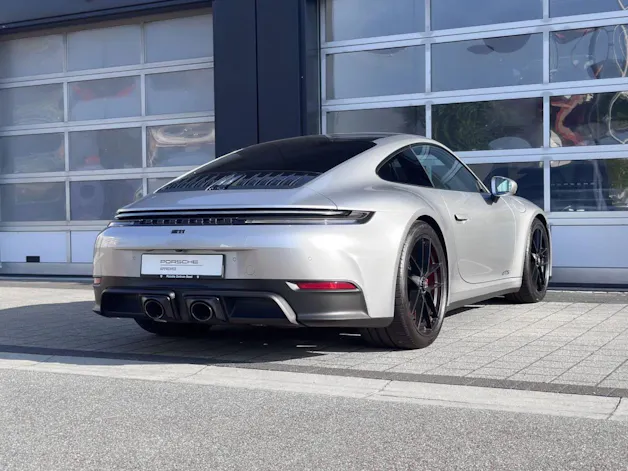 PORSCHE 911 Carrera 4 GTS