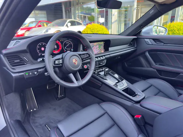 PORSCHE 911 Carrera 4 GTS
