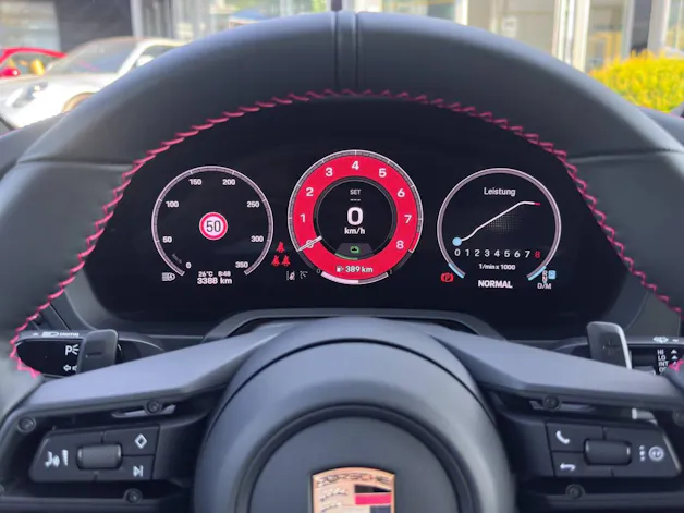PORSCHE 911 Carrera 4 GTS