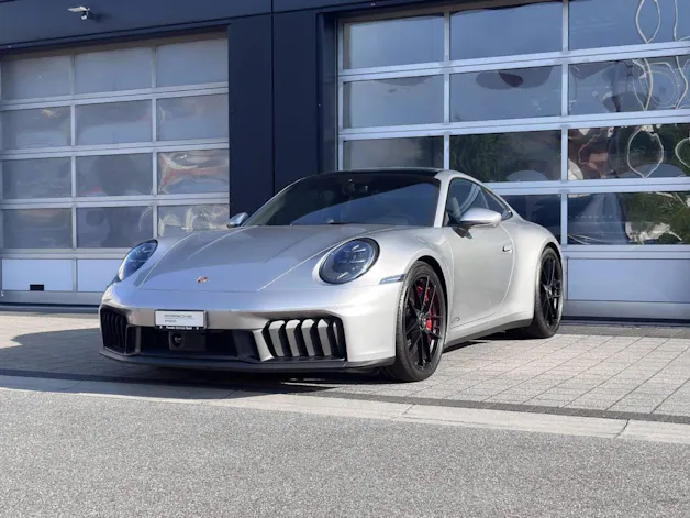 PORSCHE 911 Carrera 4 GTS