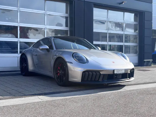 PORSCHE 911 Carrera 4 GTS