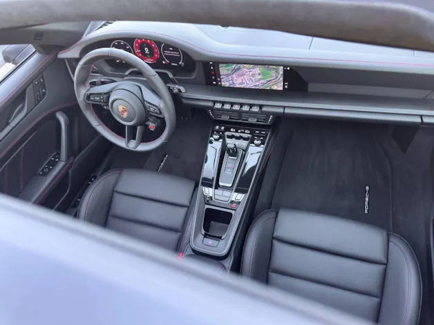PORSCHE 911 Carrera 4 GTS
