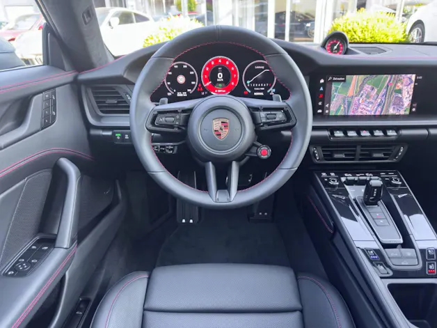 PORSCHE 911 Carrera 4 GTS