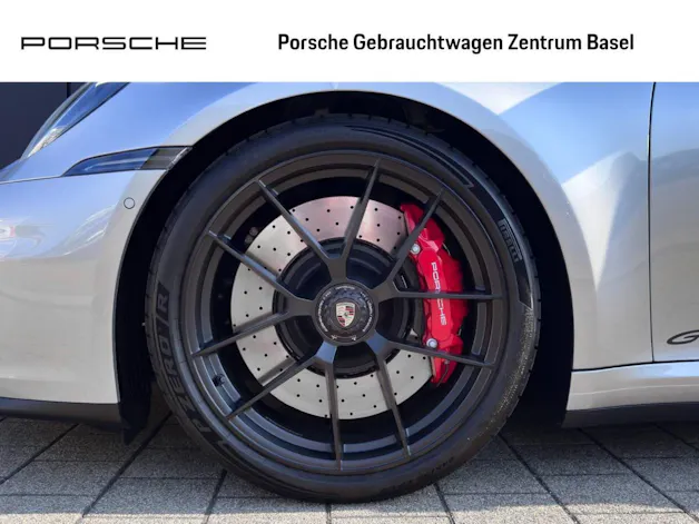 PORSCHE 911 Carrera 4 GTS
