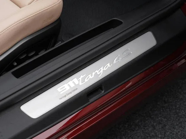 Porsche 911 Targa 4S Heritage Edition