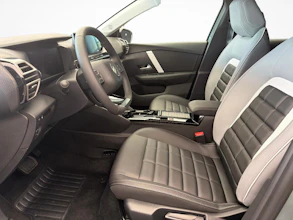https://vehicle.imgix.net/4364849/e8fc9568-7ed4-4897-b50c-1a58acb28ef4.jpg