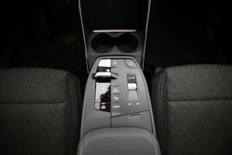https://vehicle.imgix.net/4364867/eefd2d6f-5373-48fb-8113-e3f0d2b1596c.jpg