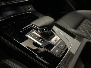 https://vehicle.imgix.net/4364887/0216c6f8-1d91-4f21-8ec6-2f1d275e8048.jpg