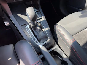 https://vehicle.imgix.net/4364933/ad805f40-75a2-43c4-9a8b-5b24b28284ad.jpg