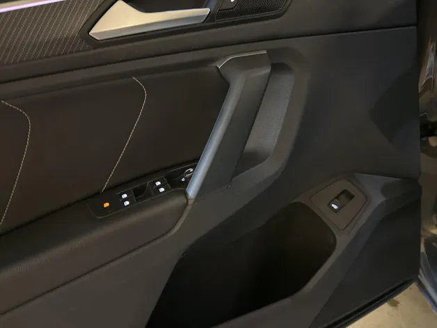 VW Tiguan 2.0 TDI SCR R-Line DSG mit Anhängerkupplung abschwenkbar!